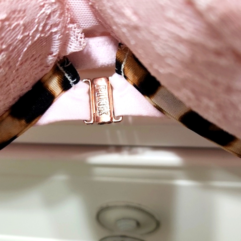 VS. PINK BRA - Picture 7 of 9
